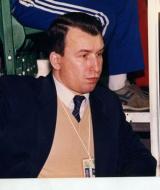 Заместитель руководителя сборной команды СССР по хоккею — майор КГБ  Владимир Попов — перед входом на скамейку запасных на матче СССР —  Канада на «Calgary Cap» в 1987 году.