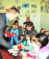 Діти отримали солодощі, іграшки  та фрукти з рук Андрія Матковського.
