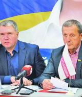 Олег Бєлоножко та Юрій Бойко під час прес-конференції.
