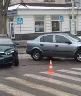 Незабаром проблеми цього горе-перехрестя розв'яже світлофор.