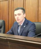 Керівник Полтавської обласної прокуратури Антон Столітній під час пресконференції.