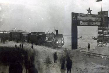 Рух одного з перших поїздів по Трансполярній магістралі, 1952 рік.