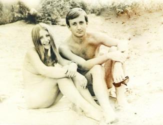 На пляжі річки Ворскла Микола й Елла через день  після зустрічі на висячому містку. 1968 рік.