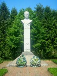 Пам'ятник Юрію Липі  в селі Іваники Яворівського  району Львівської області.