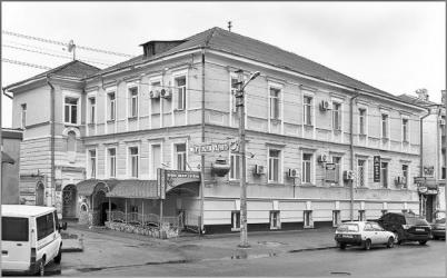 Будинок колишнього Полтавського сільськогосподарського товариства  (нині вулиця Пушкіна, 55), в якому 20 років пропрацював  секретарем Олімпій Іллічевський.
