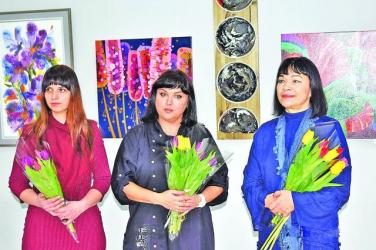 Зліва направо: Художниці Інна Гуржій, Марина Рожнятовська та Лариса Лукаш.