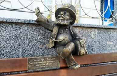 Бронзовий банкірчик Сергій Хрульов.