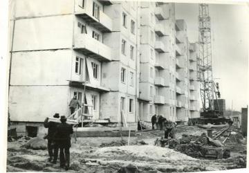 Будівництво житлового будинку заводу.
