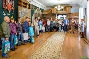 Екскурсію проводить Людмила Шендрик.