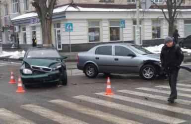 Незабаром проблеми цього горе-перехрестя розв'яже світлофор.
