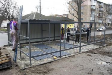 Нові майданчики усувають причини антисанітарії навколо баків.