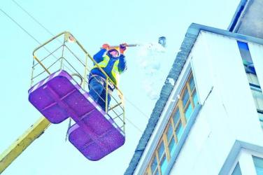 На полтавських дахах бурульок стане в рази менше.