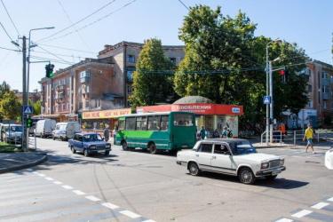 Встановили  світлофор  на  аварійному  перехресті  вулиць  Симона  Петлюри  й  Зигіна.