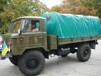 ГАЗ-66, якого після ремонту не відрізнити від нового, уже вирушив на передову.