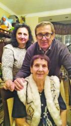 Віктор Вергунов із мамою і сестрою.
