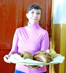 Олександра Шостя витрачає на приготування хліба на заквасці цілу добу.