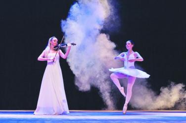 Скрипалька Анна Бачкалова та юна балерина Даша Шурдук.