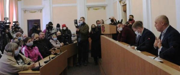 Розмова міського голови Олександра Мамая з учасниками акції протесту видалася доволі непростою.