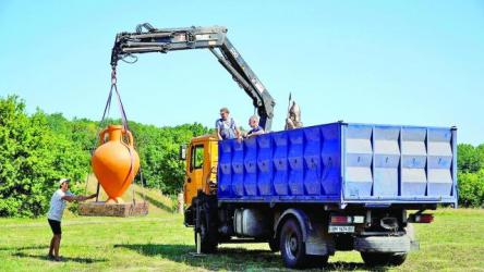 А на Барвінковій горі встановили збільшену репліку античної амфори.