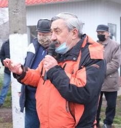 Житель села Устивиця Олександр Коваленко вважає,  що голові селищної ради нема про що звітувати.