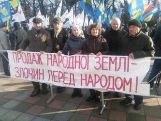 Юлія Петушинська (третя справа) серед полтавських протестувальників у столиці.